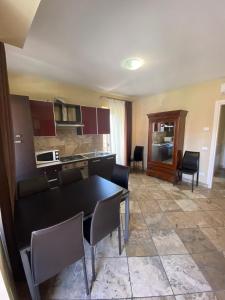 A kitchen or kitchenette at Il Ghetto Farm Holiday