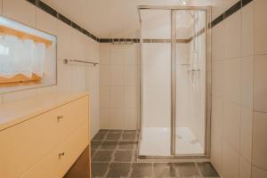 Ein Badezimmer in der Unterkunft Lari Fari