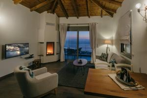 Televízia a/alebo spoločenská miestnosť v ubytovaní Bay View GuestHouses