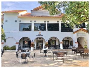 Restorāns vai citas vietas, kur ieturēt maltīti, naktsmītnē Dad D Resort by Lopburi Inn Resort