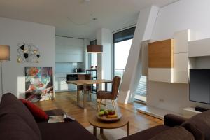 Foto dalla galleria di Triiiple Suites Level 21 mit Balkon und Tiefgarage a Vienna