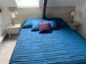 Ein Bett oder Betten in einem Zimmer der Unterkunft Le Jaonnet