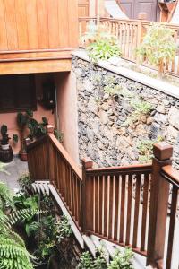 A garden outside Casa rural Los Madroños