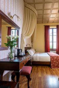 Ліжко або ліжка в номері Halepa Hotel