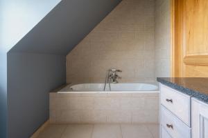 Bilik mandi di B&B De Hemelse Polder
