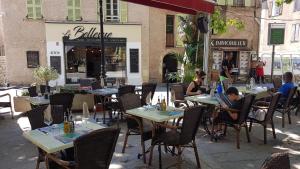 入住Callian: lumineux duplex avec terrasse et vue的客人