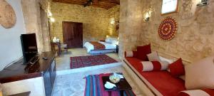 Postel nebo postele na pokoji v ubytování Hayat Zaman Hotel And Resort Petra