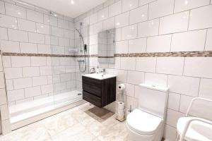a bathroom with a toilet and a sink and a shower at NORTH BEACH HOUSE - 3 Bedroom Fully Equipped Spacious House Perfect for Family Getaways in Bridlington in Bridlington +48 photos