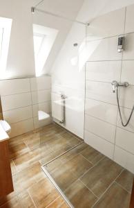 Koupelna v ubytování DUA Hotel