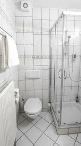 Koupelna v ubytování DUA Hotel