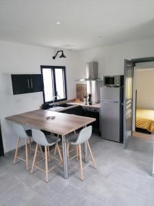 A kitchen or kitchenette at Maison Napoléon