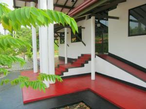 Khu vực ghế ngồi tại Hotel Tree Garden Wilpaththu Nochchiyagma Anuradhapura
