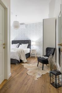 Een bed of bedden in een kamer bij Charming retreat in the heart of Split