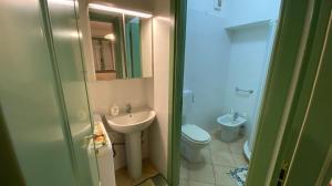 Ванная комната в AL VECCHIO PERO, con ampio giardino privato