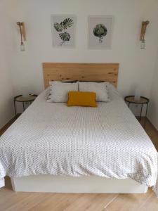 Postel nebo postele na pokoji v ubytování YourCanterasBeachApartment