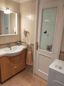 Koupelna v ubytování YourCanterasBeachApartment