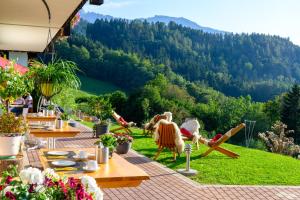Ein allgemeiner Bergblick oder ein Berglick von des Hotels aus