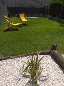 สวนหย่อมนอก Maison Cosy entre CAP FREHEL et SAINT MALO 1km PLAGE 5min GR34 Wifi Jardin Vélos "CASA OHANA"