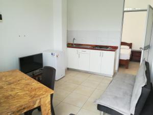 a kitchen with a table and a table and a refrigerator at La Casa Del Italiano in Tarapoto