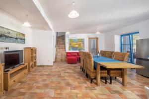 Kuchyňa alebo kuchynka v ubytovaní Villa Lapida