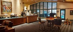 a lobby with a bar and a table and chairs at Whitetail Lodge in Saint Germain