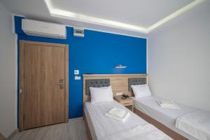 A bed or beds in a room at Okda Hotel