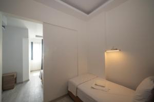 A bed or beds in a room at Okda Hotel