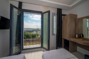A bed or beds in a room at Okda Hotel