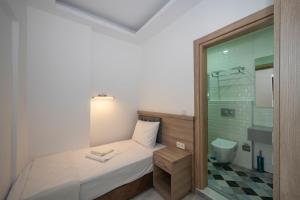 A bathroom at Okda Hotel