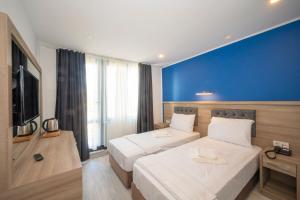 A bed or beds in a room at Okda Hotel