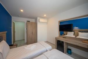 A bed or beds in a room at Okda Hotel