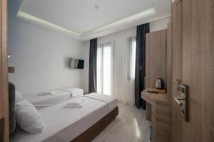 A bed or beds in a room at Okda Hotel