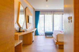 Postel nebo postele na pokoji v ubytování Golden Paradise Hotel - SHA PLUS
