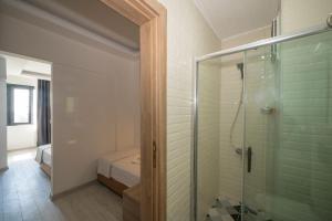 A bathroom at Okda Hotel