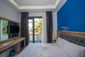 A bed or beds in a room at Okda Hotel