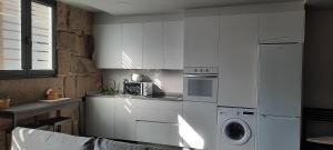A kitchen or kitchenette at Casas da Bríxida. Primeiro Még 2 kép