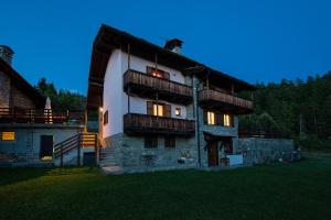 a large building with a balcony on the side of it at Maison Chacard cir0039 in Pila