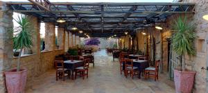 A restaurant or other place to eat at Hayat Zaman Hotel And Resort Petra