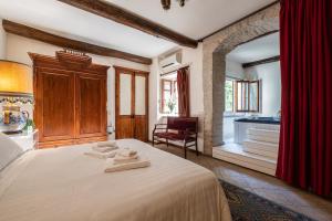 A bed or beds in a room at Corte Cristina & Suites