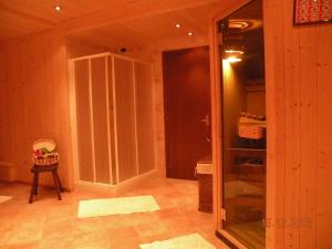 A bathroom at Hotel Bellevue