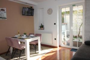 Televízia a/alebo spoločenská miestnosť v ubytovaní Classy Apartment Zagreb + 12 fotografií