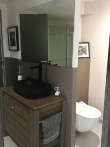 Studio Canadeau tesisinde bir banyo