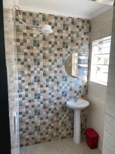 A bathroom at Hotel Ouro de Mauá