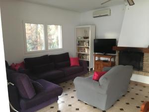 A television and/or entertainment centre at Roche Pinos Verdes