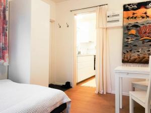 Säng eller sängar i ett rum på 3 person holiday home in HEN N