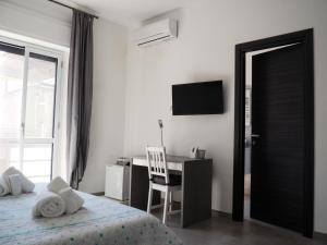 A television and/or entertainment centre at B&B I SIKULI