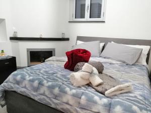 A bed or beds in a room at B&B I SIKULI