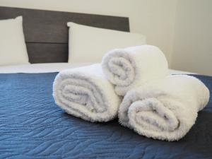 A bed or beds in a room at B&B I SIKULI