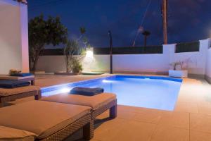 Bazén v ubytování CASA SOLEADA Piscina CLIMATIZADA y PRIVADA nebo v jeho okolí