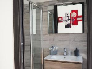 A bathroom at B&B I SIKULI